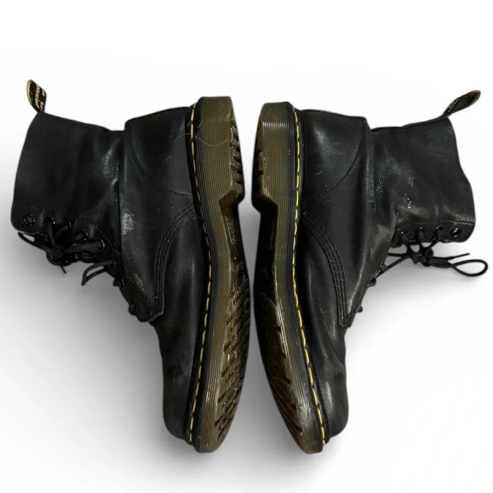 Dr. Marten’s classic combat boots women’s size 9 worn in condition - Picture 2 of 14